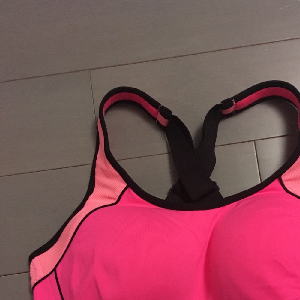 Victoria’s Secret 32D Sports Bra